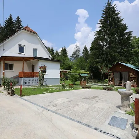 Lägenhet Adventure With Pool And Big Garden *