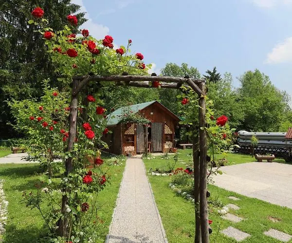 Adventure With Pool And Big Garden Apartma